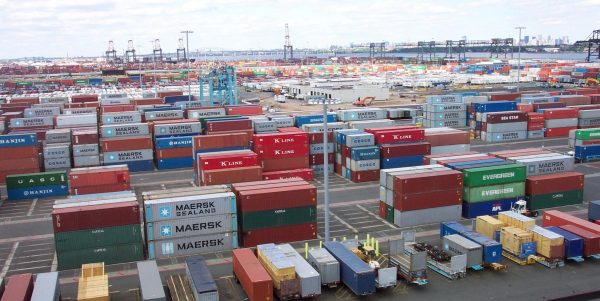 “الإحصاء”: عجز الميزان التجاري لمصر ينخفض 25% في نوفمبر الماضي