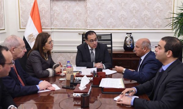 الوزير: “بومبارديه” تعرض إنشاء مصنع في مصر لمستلزمات السكة الحديد والمترو