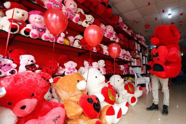 دراسة: المصريون ينفقون ملايين الدولارات على هدايا عيد الحب