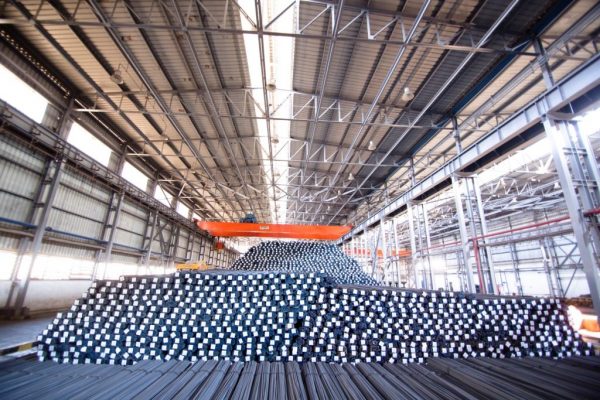 «عز» و«المصريين» و«السويس» يرفعون أسعار حديد التسليح