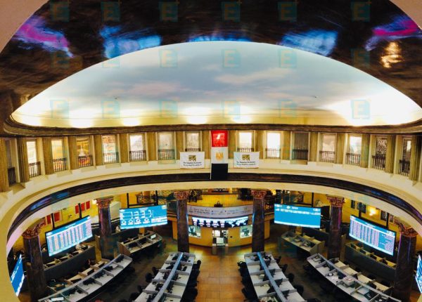 إغلاق تاريخي.. مؤشر البورصة المصرية الرئيسي يخترق الـ52 ألف نقطة
