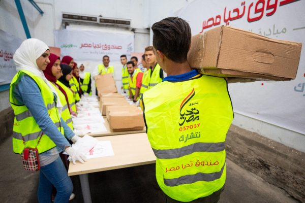 “تحيا مصر” يوفّر 10 أطنان مواد غذائية لقرية المعتمدية الواقعة تحت الحجر