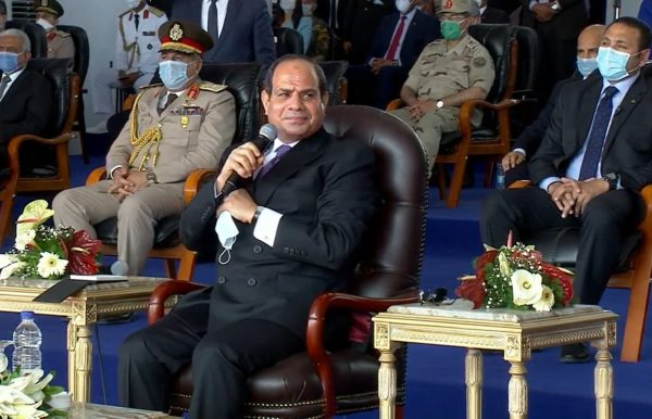 “المركزي” يرفع حدود السحب النقدي للأفراد.. السيسي: 600 مليار جنيه استثمارات لتنمية سيناء