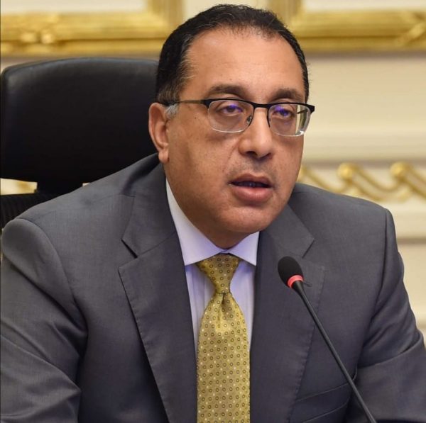رئيس الوزراء يتوقع إعادة 16 ألف مصري من العالقين بالخارج الفترة الحالية
