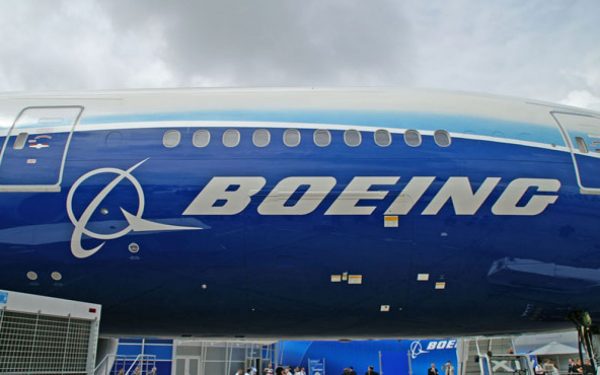 مصر تبحث مع “بوينج” الأمريكية تعزيز الشراكة في قطاع الطيران والنقل الجوي