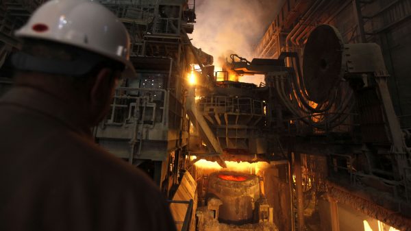 الحديد والصلب المصرية: لم نحسم موقف التصفية.. والديون 9 مليارات جنيه