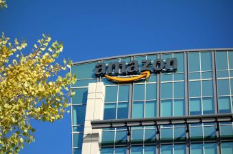 النص الكامل لرسالة تسريح 16 ألف موظف من أمازون