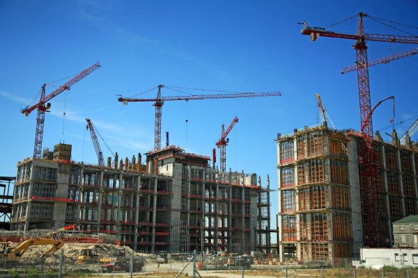 مطورون لـ”إيكونومي بلس”: الشركات العقارية الناشئة تطالب بالاستفادة من قروض البنوك ضمن مبادرة “المركزي”