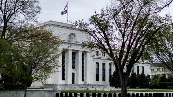 “الفيدرالي” الأمريكي يبقي على أسعار الفائدة دون تغيير