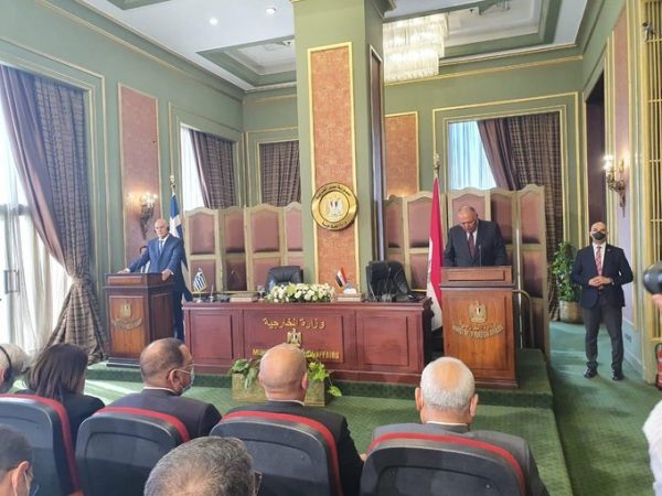 غاز المتوسط.. مصر توقع اتفاقا لتعيين المنطقة الاقتصادية البحرية مع اليونان