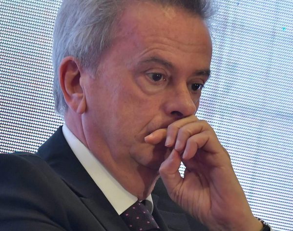 حاكم مصرف لبنان يخضع للتحقيق حول مزاعم بغسل واختلاس أموال