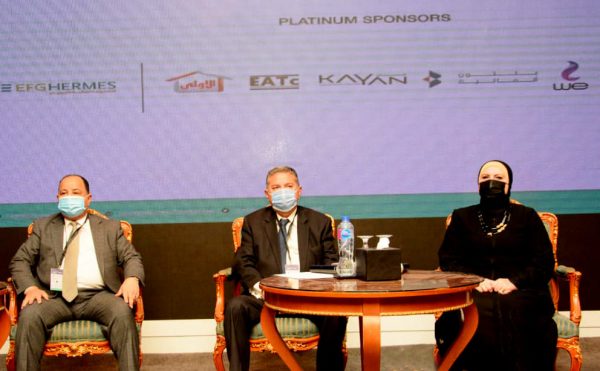 نيفين جامع: نستهدف إصدار حزمة قرارات حكومية لتحفيز الصناعة المصرية