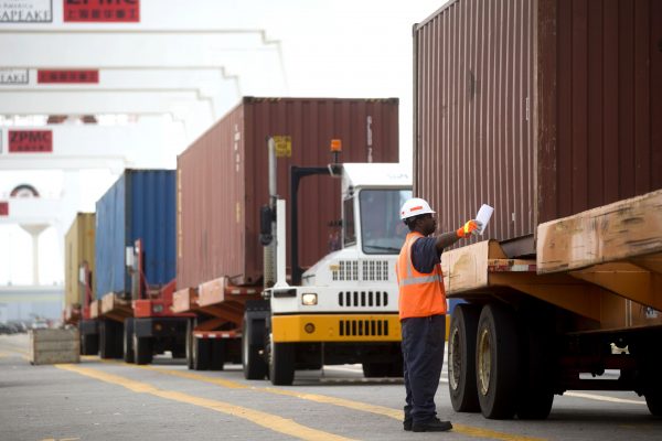 عجز الميزان التجاري لمصر ينخفض 1.2% في فبراير الماضي