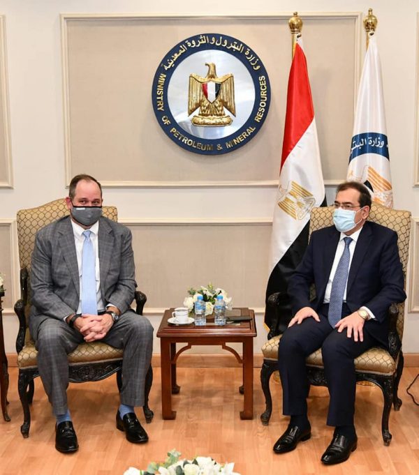 “أباتشي” الأمريكية تخطط لزيادة استثماراتها بقطاع البترول المصري