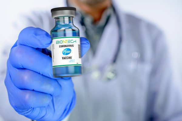 رابطفايزر تعلن تراجع فعالية لقاحها ضد كورونا إلى 84% فايزر تعلن تراجع فعالية لقاحها ضد كورونا إلى 84%