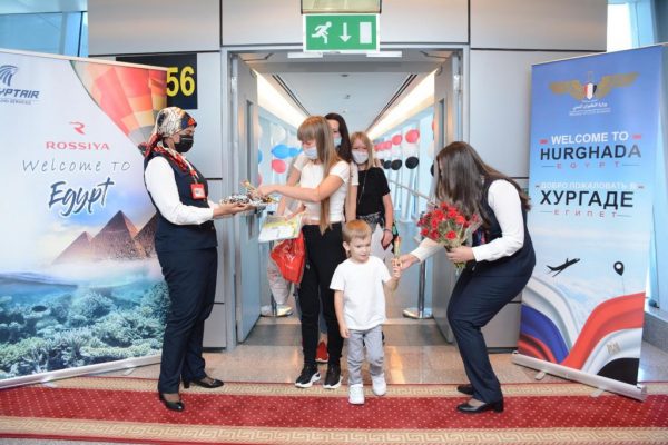 “الغردقة وشرم الشيخ” تستقبلان أولى رحلات مصر للطيران القادمة من “موسكو”
