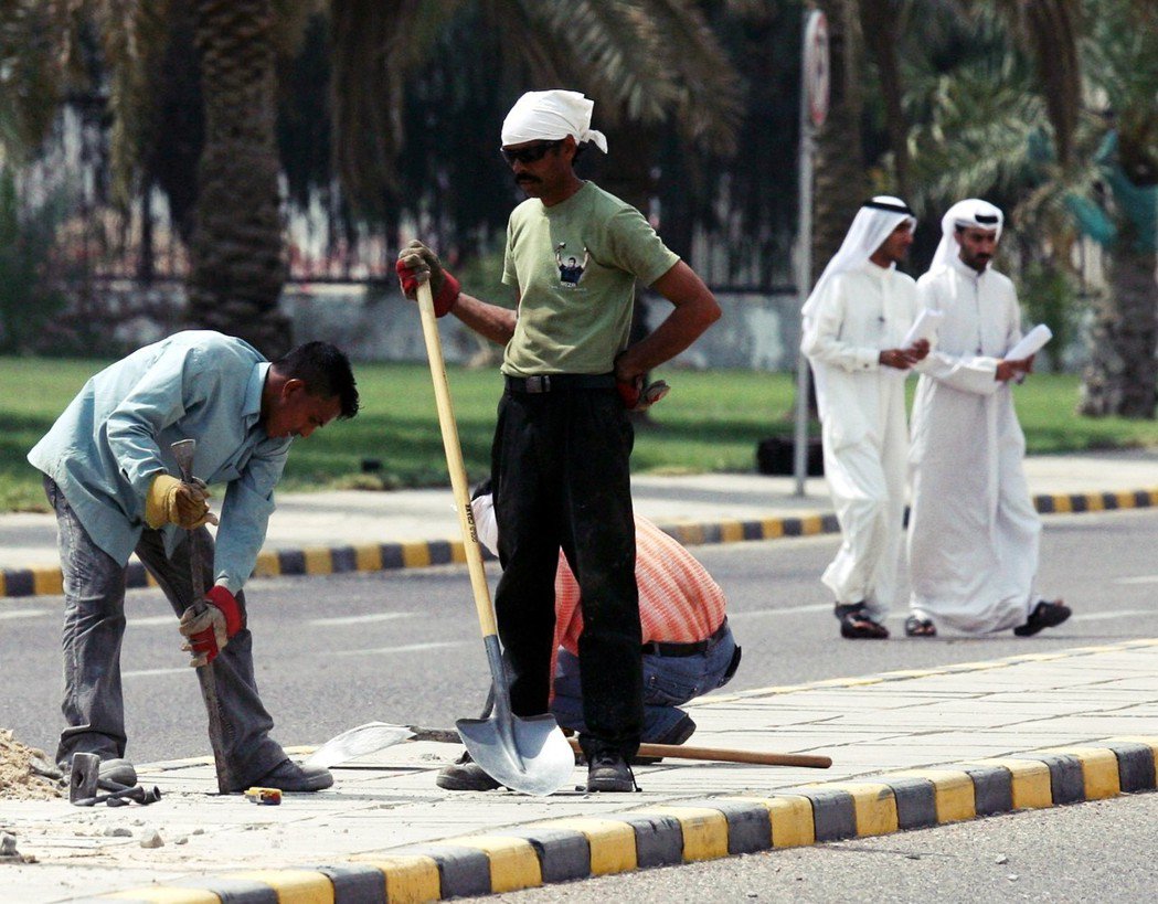 العمالة بالخارج