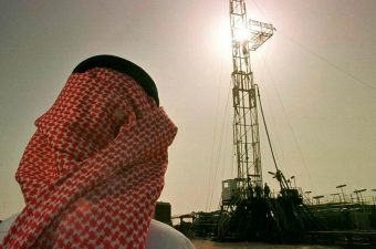 أزمة مضيق هرمز.. السعودية تمنح مشتري النفط خيار التسليم عبر البحر الأحمر