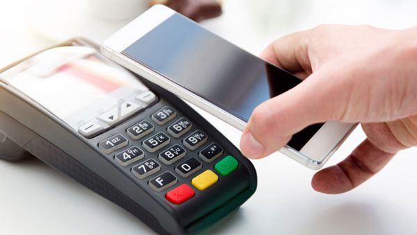 المركزي يوافق على ترخيص خدمة قبول المدفوعات اللاتلامسية على الموبايل