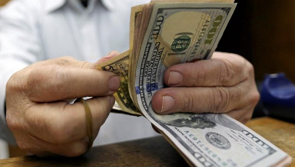توقعات رفع الفائدة تدفع الدولار لأعلى مستوى منذ منتصف ديسمبر
