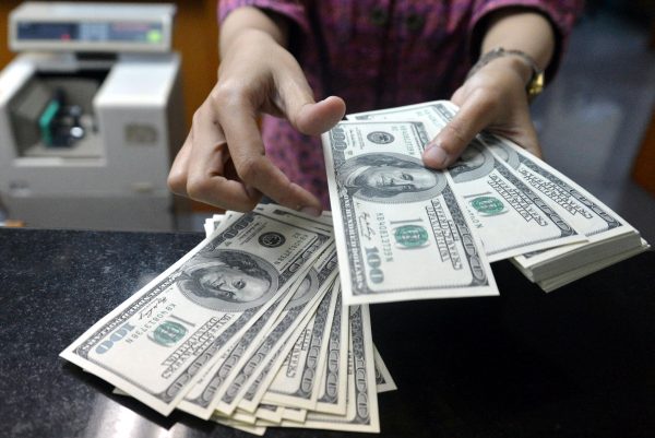 خلال 9 أشهر.. تحويلات المصريين بالخارج تقفز 45.1% إلى 30.2 مليار دولار