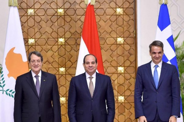 التفاصيل الكاملة لتوقيع مصر مذكرة تفاهم الربط الكهربائي مع قبرص واليونان