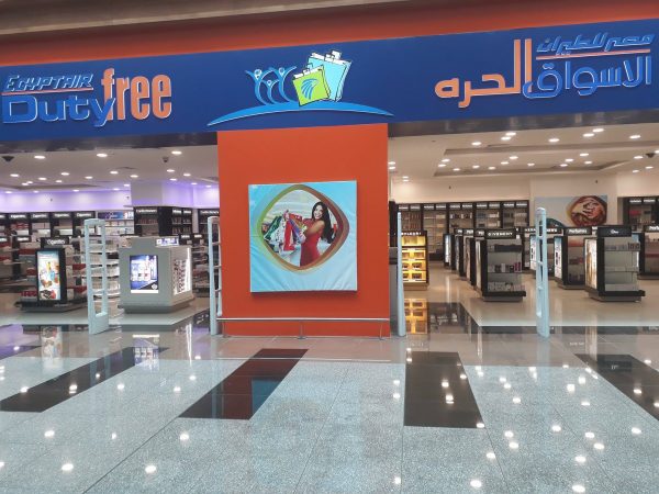 مصر تنفذ نظام إلكتروني لرد “القيمة المضافة” على مشتريات الأجانب