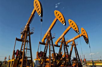 النفط يرتفع لأعلى مستوى في 6 أشهر مع تصاعد مخاوف ضرب إيران