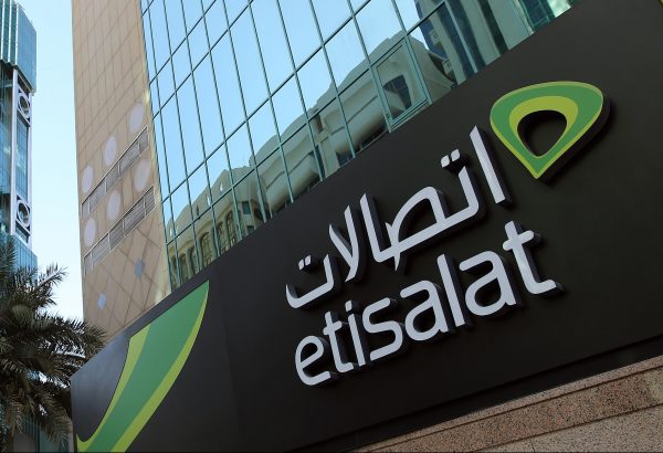 “اتصالات” الإمارات تشتري 9.8% في فودافون العالمية مقابل 4.4 مليار دولار