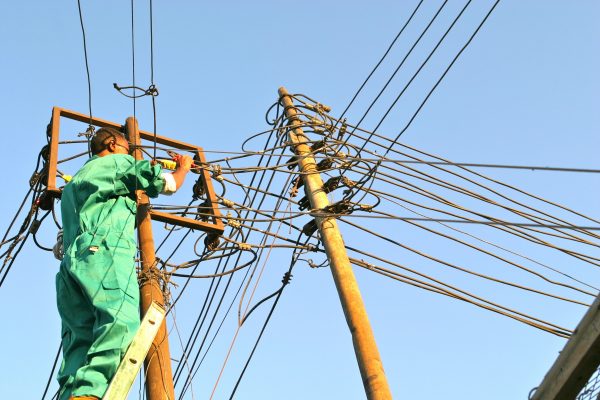 المصرية لنقل الكهرباء تستهدف زيادة إيراداتها بنحو 21% العام المالي المقبل