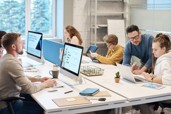 كيف يواجه الموظفون في أمريكا ارتفاع الأسعار؟