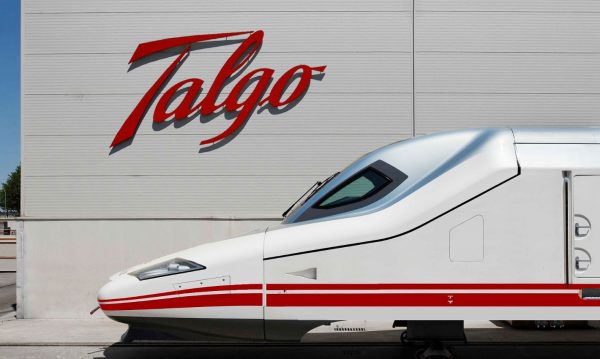 مصر توقع بروتوكول تعاون مع “تالجو الإسبانية” لتصنيع عربات ركاب سكك حديدية محليا