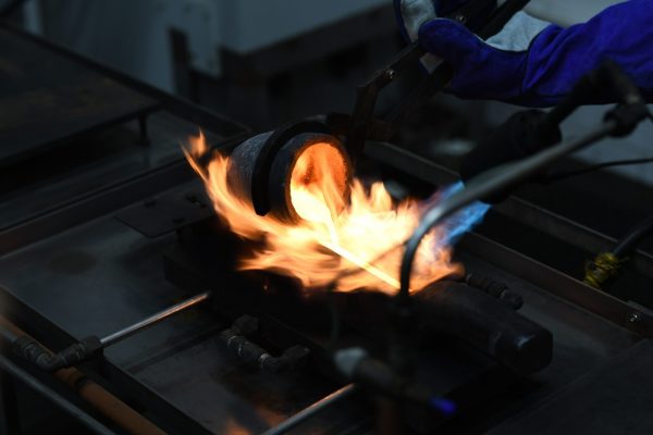 للمرة الأولى في مصر..  مصفاة ذهب “بي تي سي” تحصل على شهادة الاعتماد الدولي