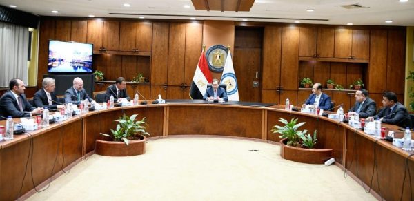 “كاتربيلر” العالمية تتطلع لتوسعة استثماراتها في مصر