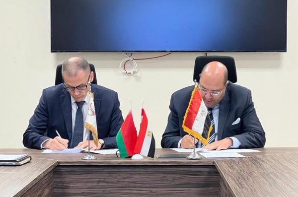 مصر تدعو “بيلاروسيا” لتعزيز استثماراتها في السوق المحلي