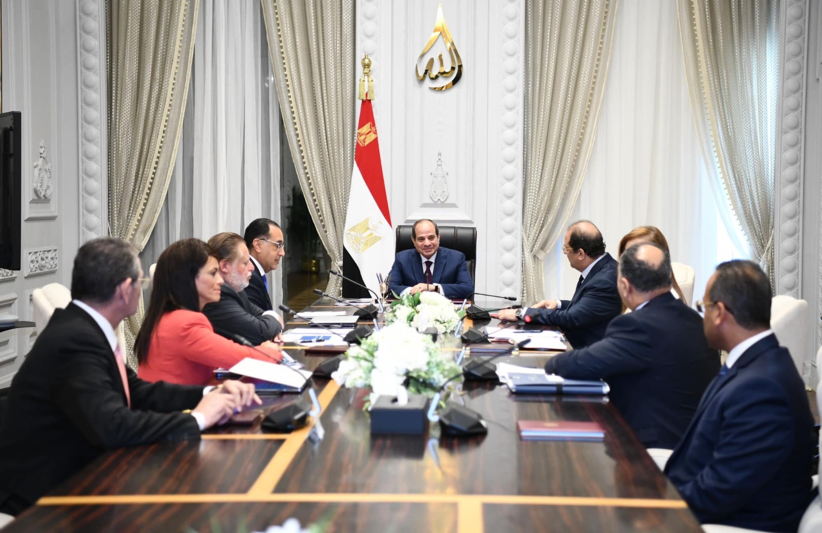 "السيسي" يشدد على الحد من آثار الأزمة الاقتصادية على المواطنين مع استمرار تنفيذ الإصلاحات