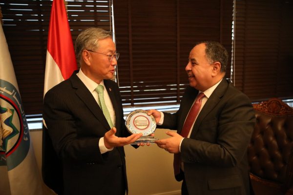 “كوريا الجنوبية” تؤكد حرصها على زيادة استثماراتها بمصر