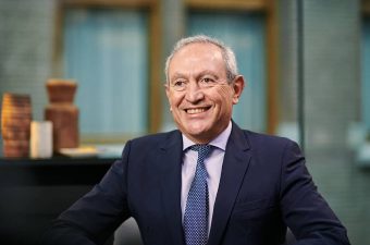 ناصف ساويرس يستثمر 50 مليار دولار في البنية التحتية الأمريكية بعد دمج شركاته في أبوظبي