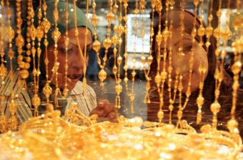 سوق الذهب يرفع مصنعية السبائك 15 جنيهًا للجرام 