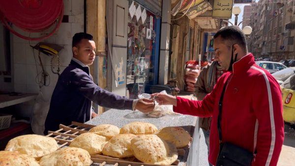 الرغيف يلامس 4 جنيهات.. ماذا يحدث للخبز غير المدعوم؟