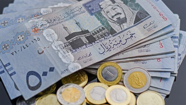 شركات سعودية غنية بـ”الكاش” تحقق عوائد مليارية من أسعار الفائدة المرتفعة
