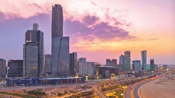 خفض الفائدة يفتح شهية الشركات السعودية لدخول أسواق الدين 