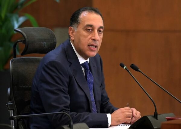 رئيس الوزراء: السوق المصرية مفتوحة الآن أمام السيارات الأمريكية
