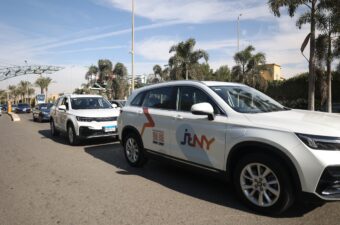 مصر تمنح ترخيصا لشركة خدمات نقل ذكي بسيارات كهربائية للعمل في القاهرة والجيزة