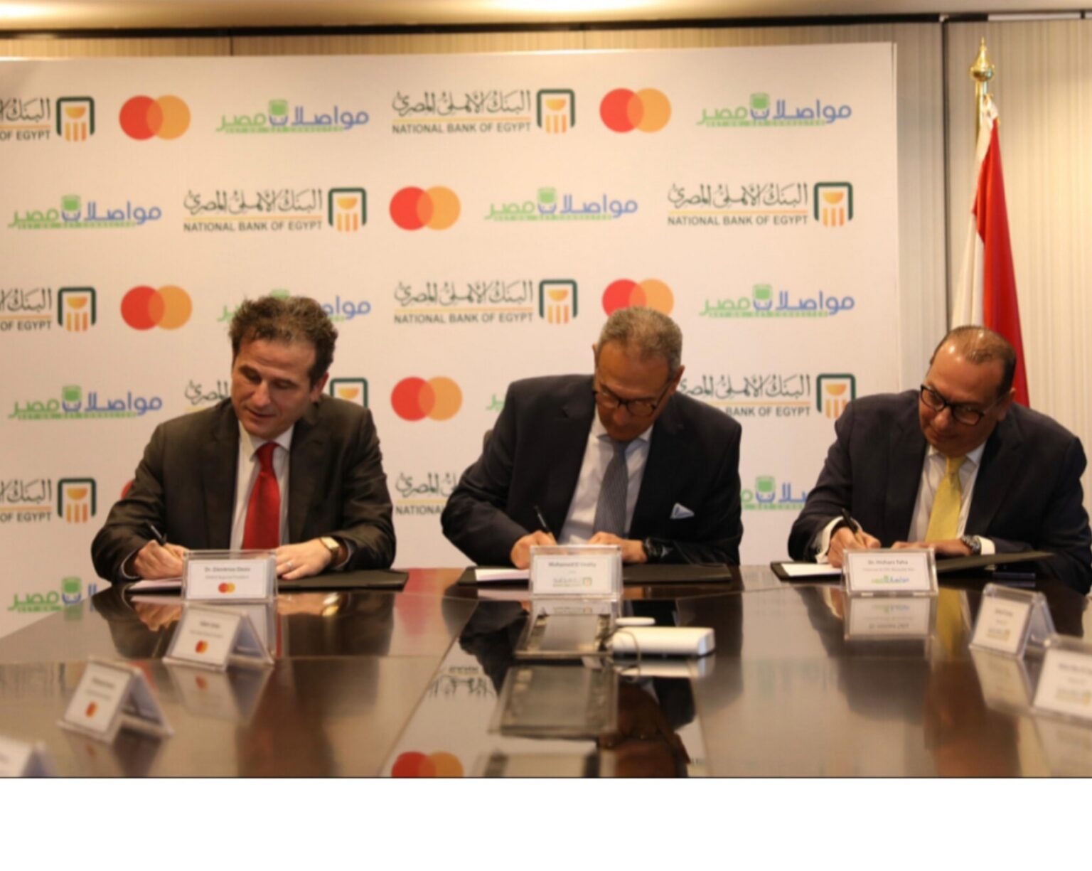 "البنك الأهلي" و"ماستركارد" يوقعان بروتوكولًا مع "مواصلات مصر" لرقمنة مدفوعات النقل الجماعي
