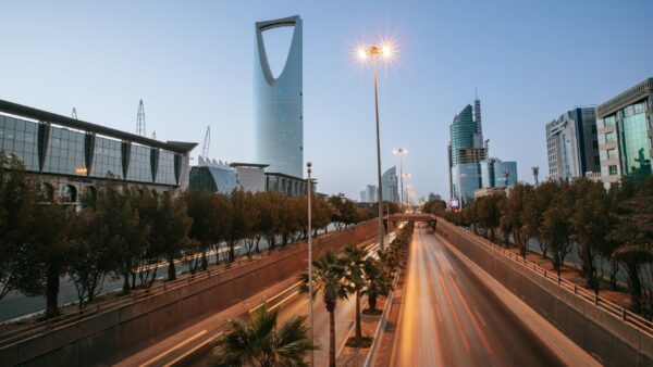 رابطنمو الاقتصاد السعودي غير النفطي يتسارع في مايو وثقة الشركات تتزايد نمو الاقتصاد السعودي غير النفطي يتسارع في مايو وثقة الشركات تتزايد
