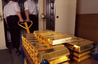 مجلس الذهب العالمي: البنوك المركزية تضيف 20 طن ذهب لاحتياطياتها في مايو