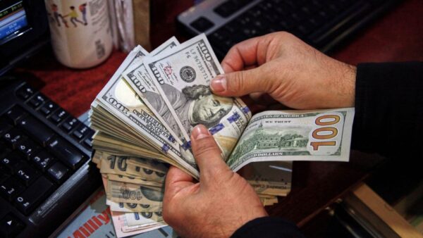 رابطتحويلات المصريين بالخارج تقفز إلى 29.4 مليار دولار خلال 10 أشهر.. مصر تنفذ طرح صكوك لصالح الكويت بعائد نصف سنوي 8% تحويلات المصريين بالخارج تقفز إلى 29.4 مليار دولار خلال 10 أشهر.. مصر تنفذ طرح صكوك لصالح الكويت بعائد نصف سنوي 8%