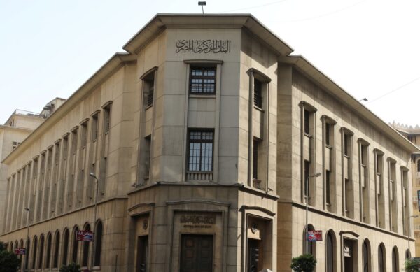 هل يبقي “المركزي” على أسعار الفائدة بسبب التوترات الجيوسياسية والارتفاعات المرتقبة في أسعار المحروقات والكهرباء؟.. “صندوق السياحة” يدعم الطيران العارض بملياري جنيه في العام الجاري