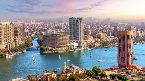 “صندوق النقد” يرفع توقعات النمو لاقتصاد مصر خلال العام المالي الماضي ويخفضها للعام الجاري.. رئيس الوزراء: مصر تجاوزت الأزمة الاقتصادية وأسعار السلع لا تتناسب مع هذا التحسن